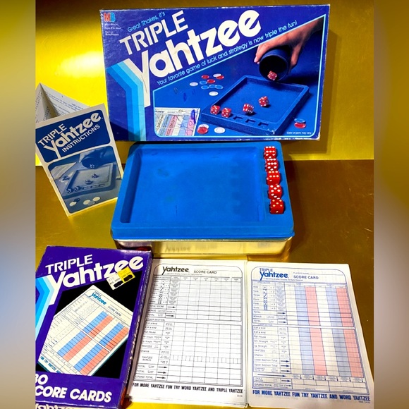 TRIPLE YAHTZEE VTG 1982 MILTON BRADLEY GAME AGES 8 to ADULT EXTRA SCORE CARDS - Picture 1 of 15